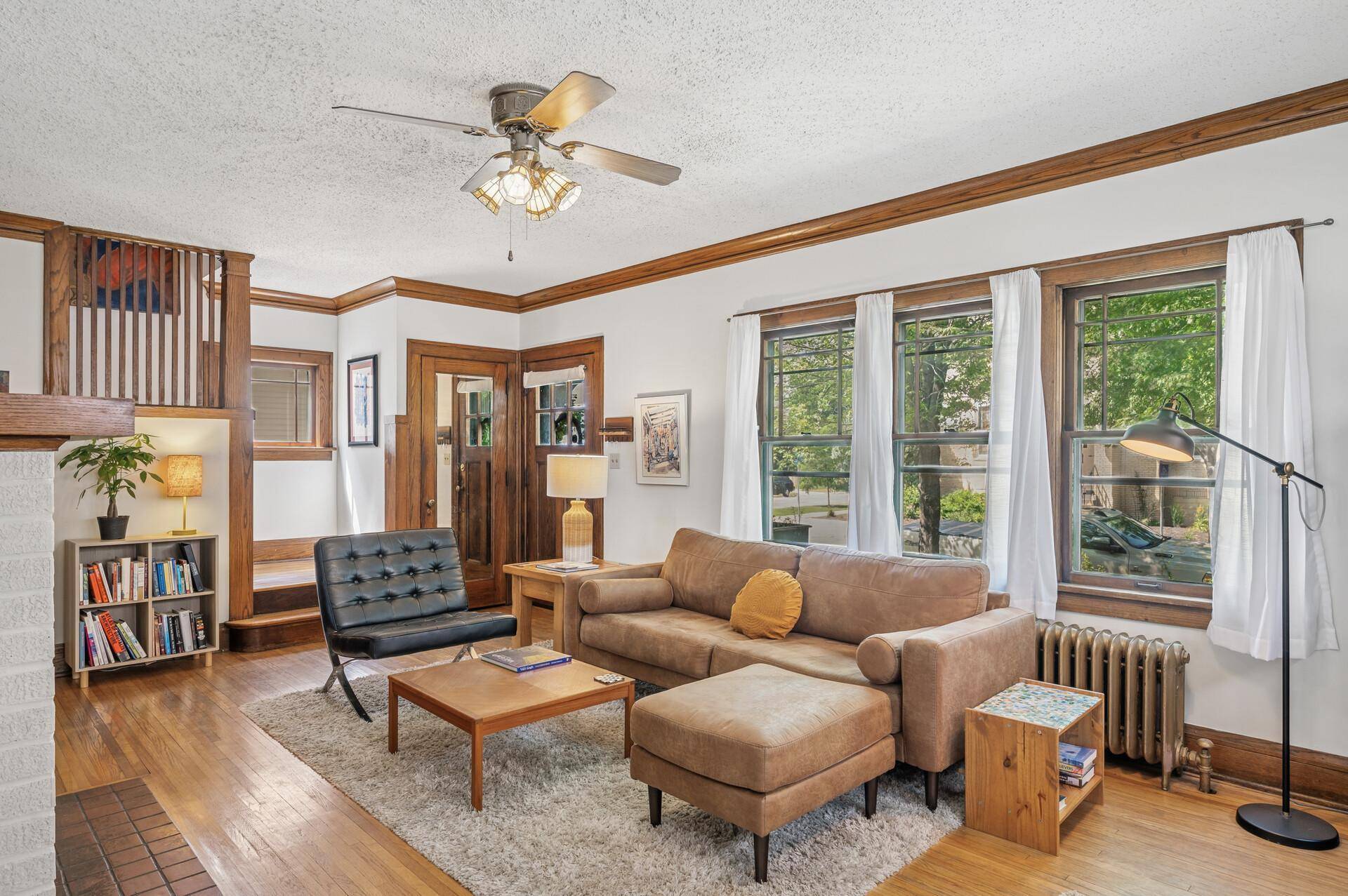 Minneapolis, MN 55408,127 W 33rd ST