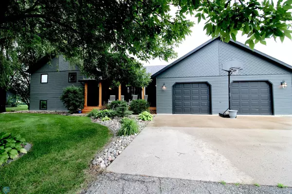 1307 Libra LN, Fargo, ND 58104