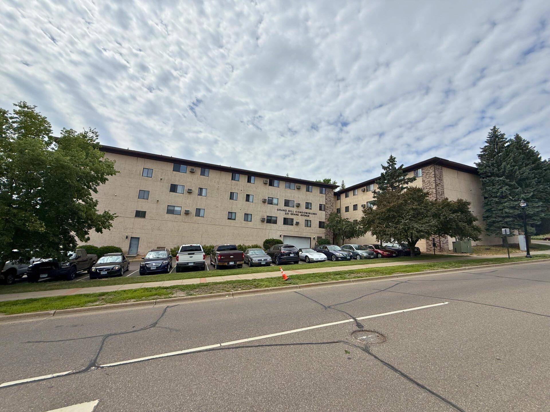 South Saint Paul, MN 55075,221 Grand AVE W #108