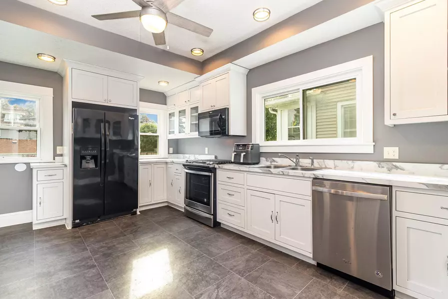 822 Smith AVE S, Saint Paul, MN 55107