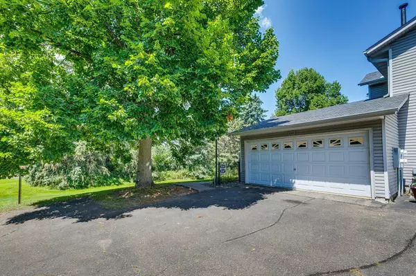 White Bear Lake, MN 55110,3167 Manitou DR #7
