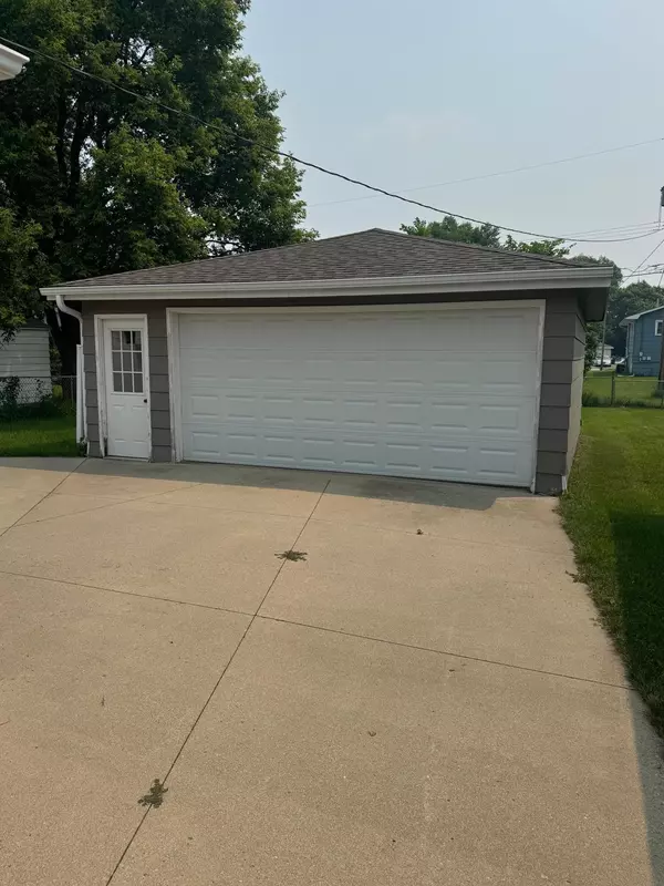 Fargo, ND 58103,406 22nd ST S