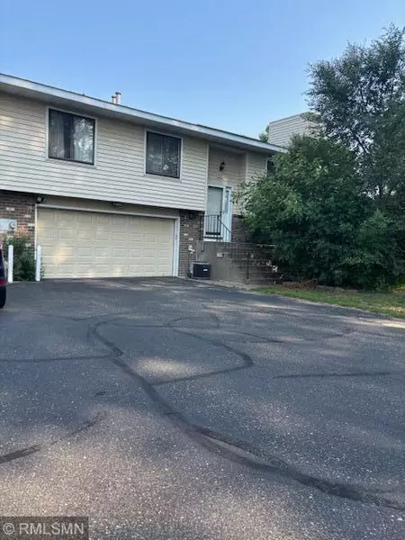 570 98th AVE NE, Blaine, MN 55434