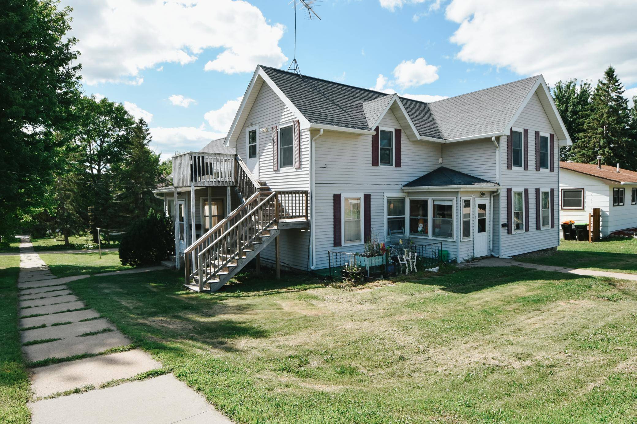 576 East AVE, Zumbrota, MN 55992