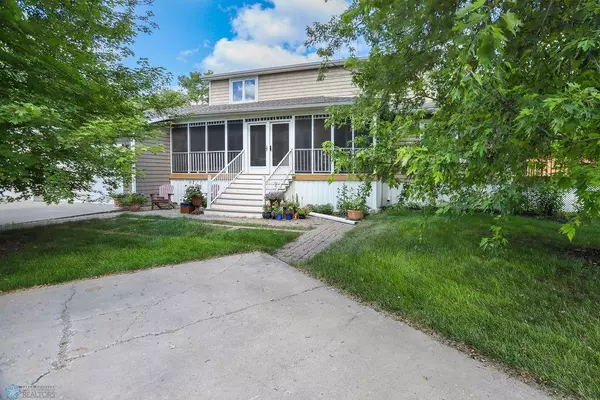 Fargo, ND 58078,1604 32nd AVE W