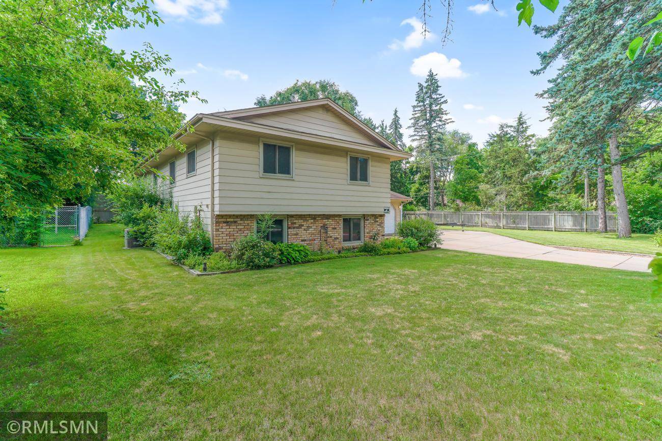 Champlin, MN 55316,5733 Riverview Entry