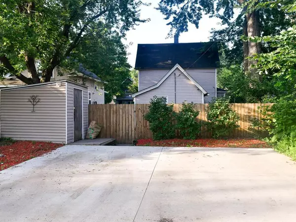 Saint Paul, MN 55107,241 Sidney ST E