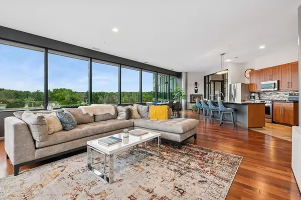 Minnetonka, MN 55343,5601 Smetana DR #317