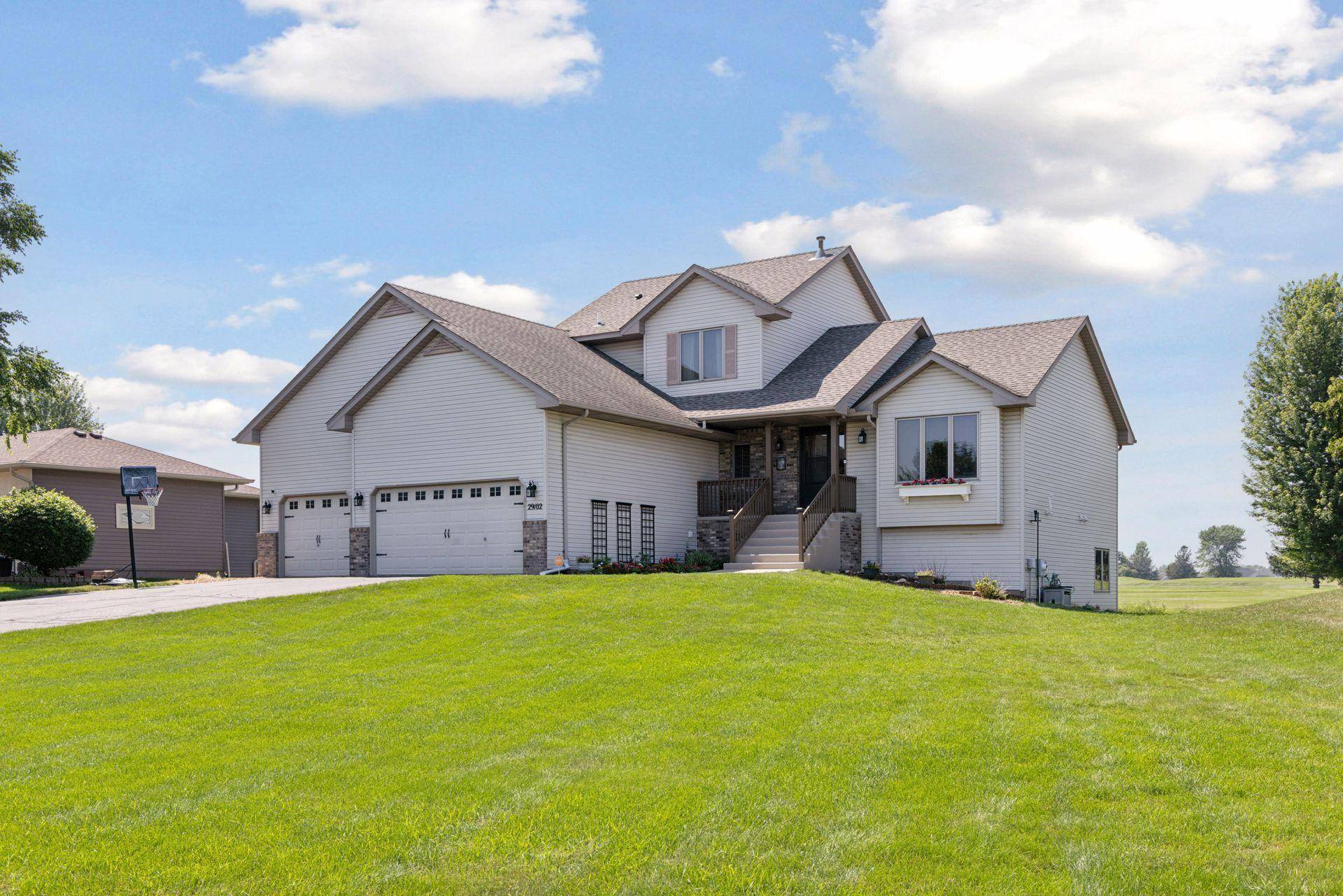 29102 Golf LN, Lindstrom, MN 55045