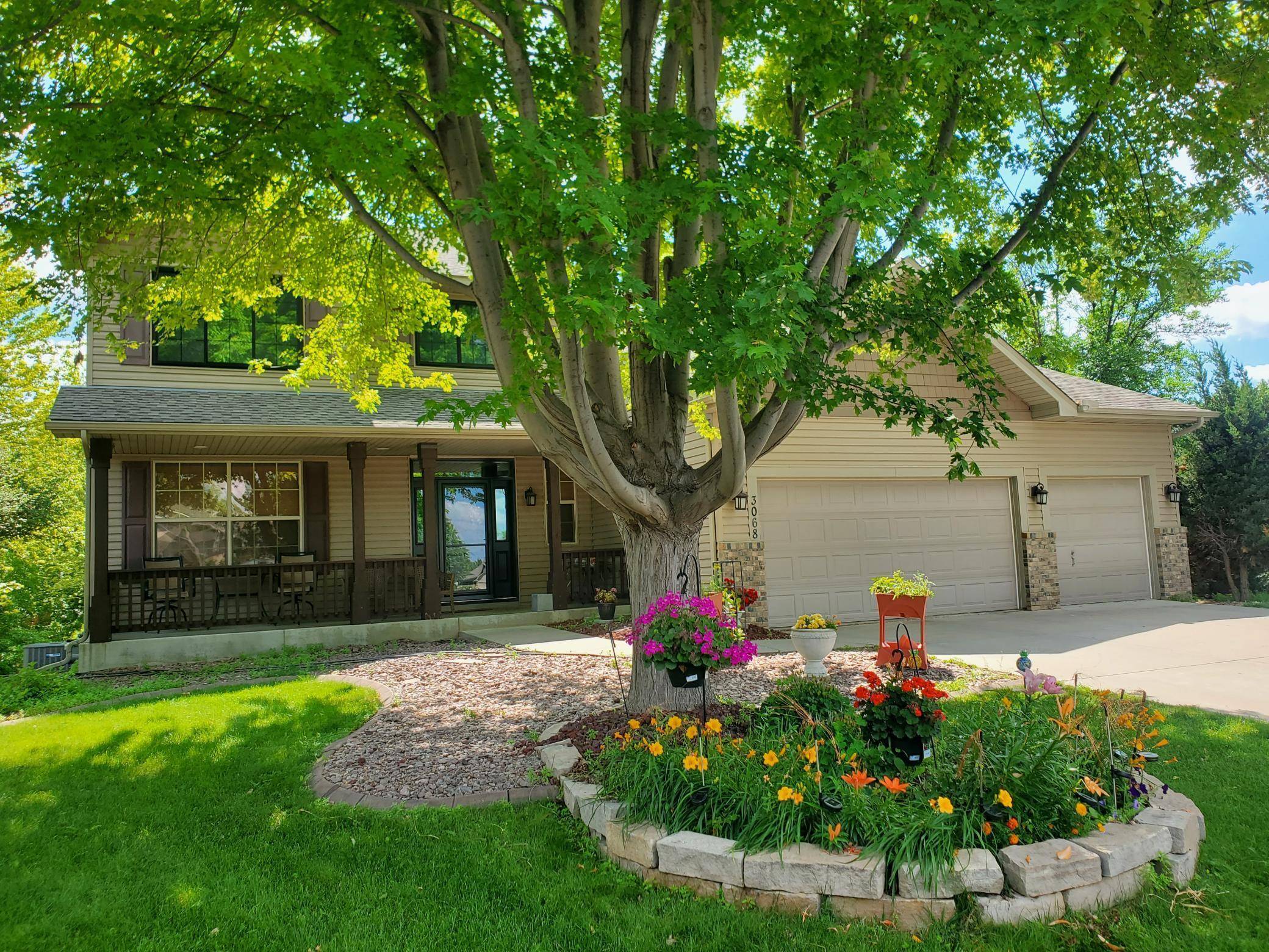3068 Clary CT, Shakopee, MN 55379