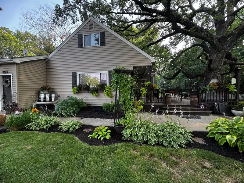 2707 Margaret AVE E, Maplewood, MN 55119