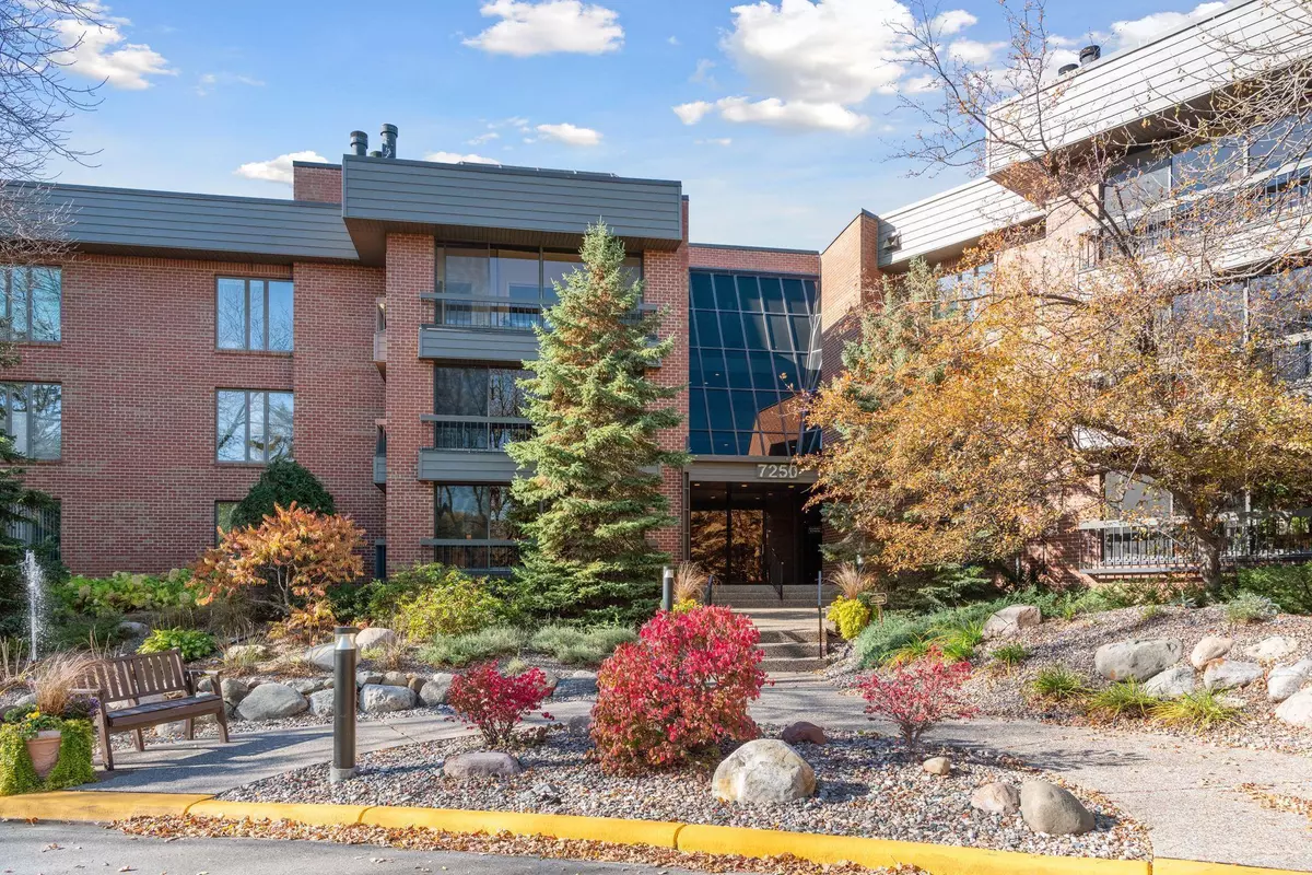 Edina, MN 55439,7250 Lewis Ridge Pkwy #102