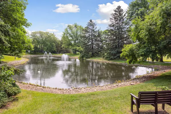 Edina, MN 55439,7250 Lewis Ridge Pkwy #102