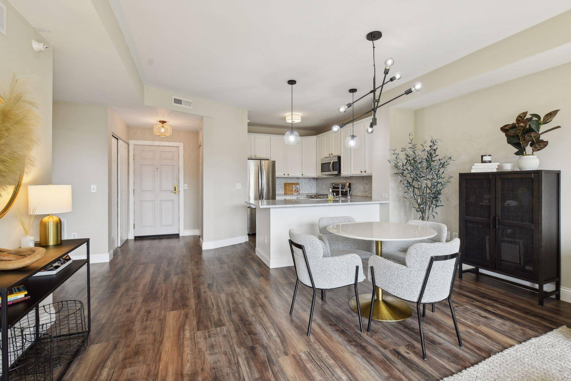 Minneapolis, MN 55401,575 N 1st ST #405