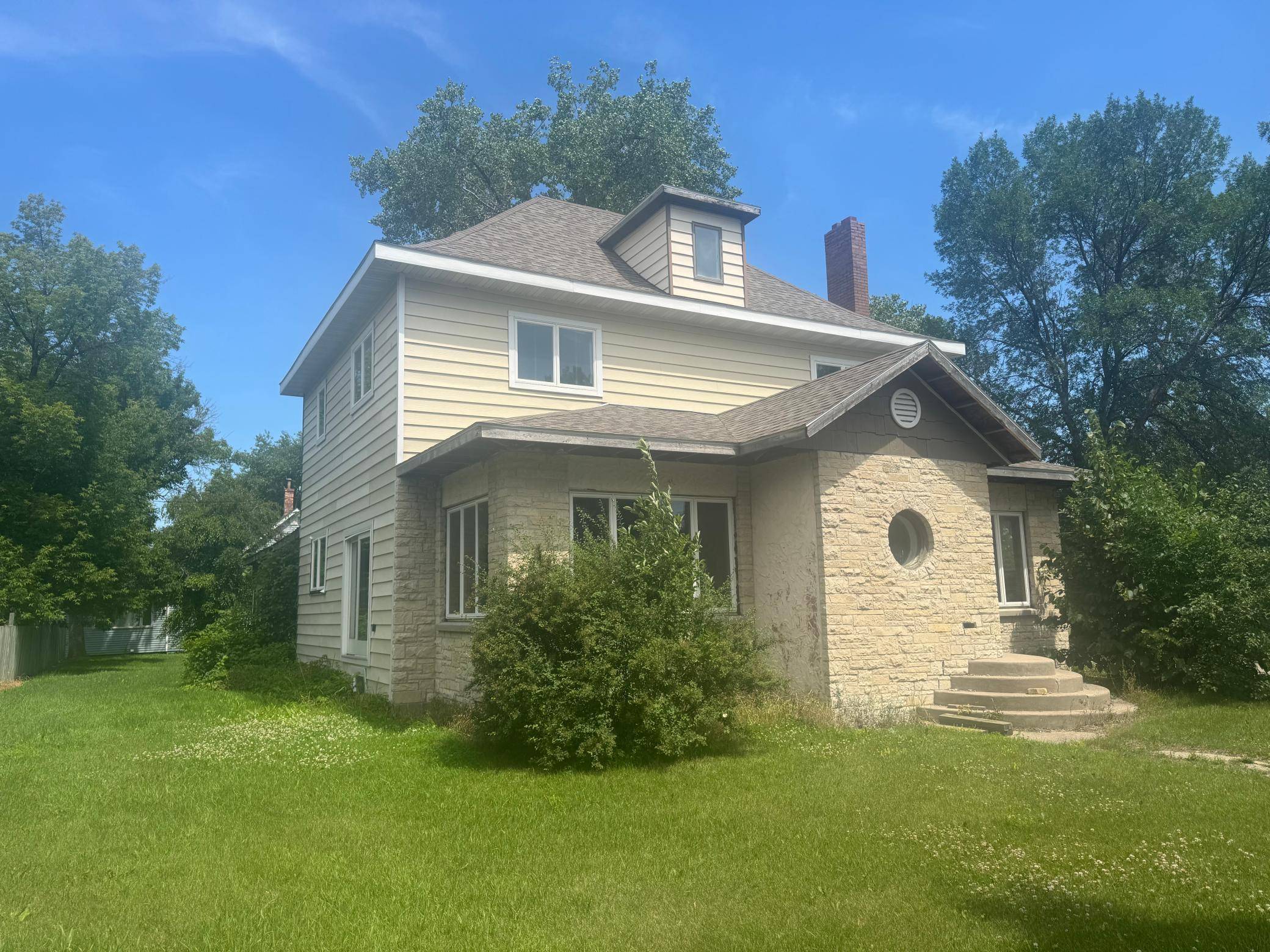 Crookston, MN 56716,121 E 7th ST