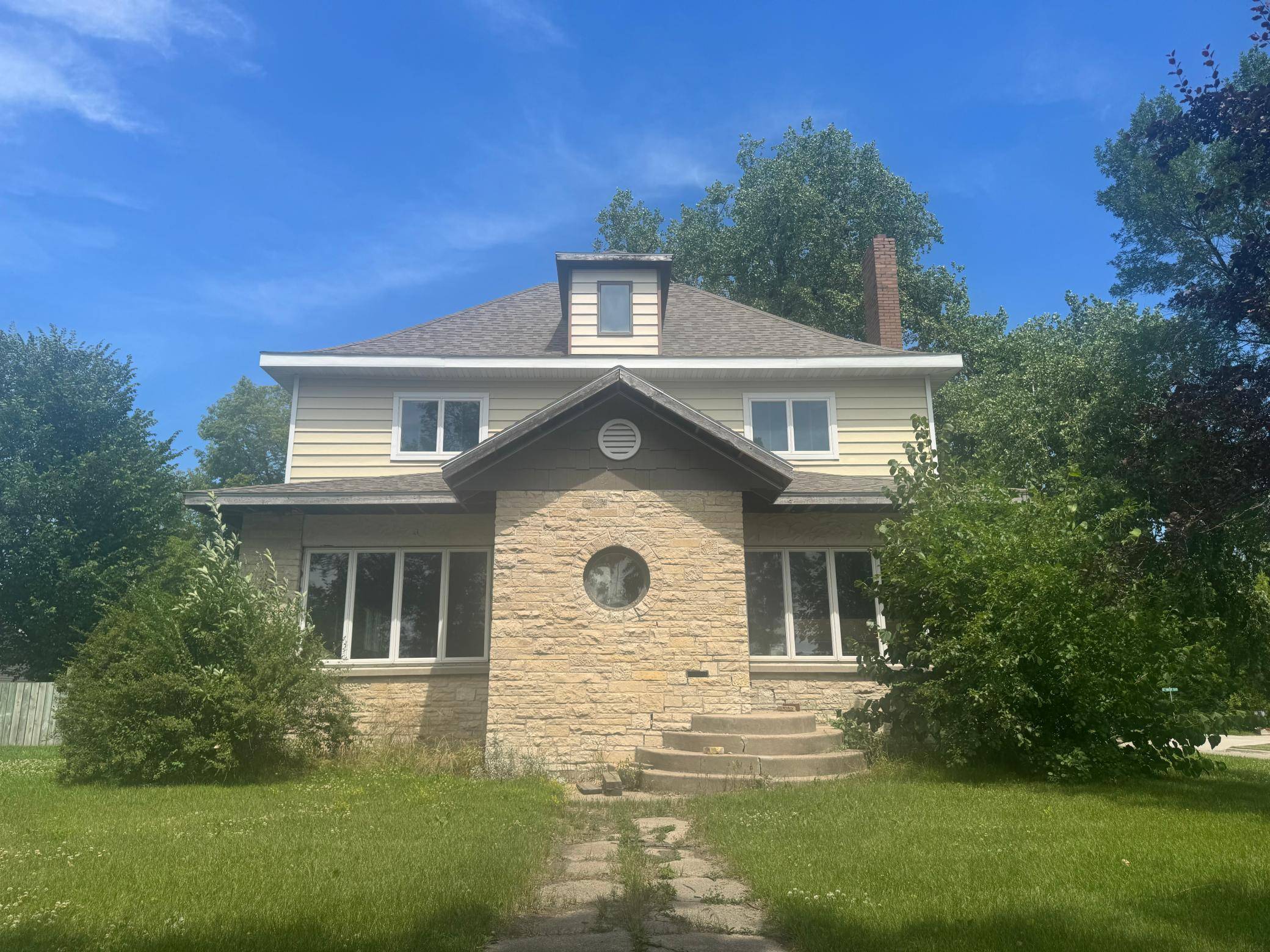 Crookston, MN 56716,121 E 7th ST