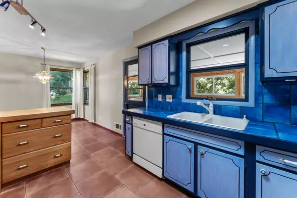 Minnetonka, MN 55345,5895 Stoneybrook DR