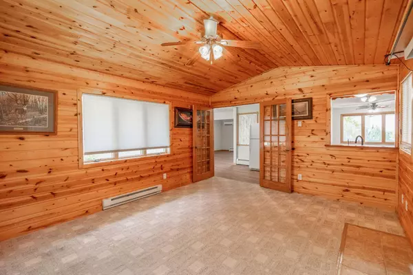 Minnesota Lake, MN 56068,307 Higbie AVE E