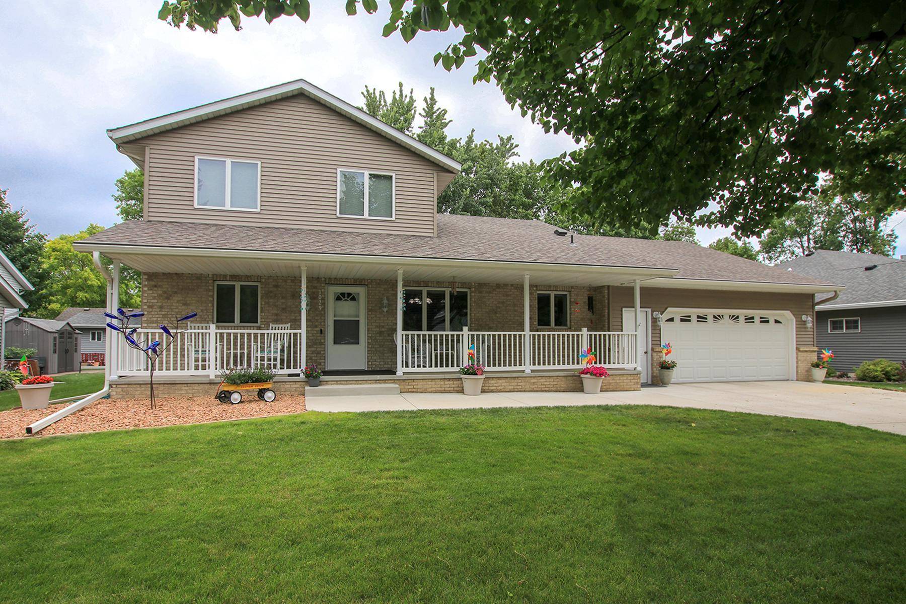 1029 Goebel ST SW, Hutchinson, MN 55350