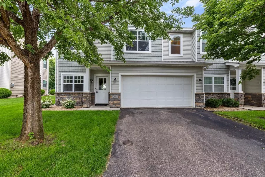 2602 Vierling DR E, Shakopee, MN 55379