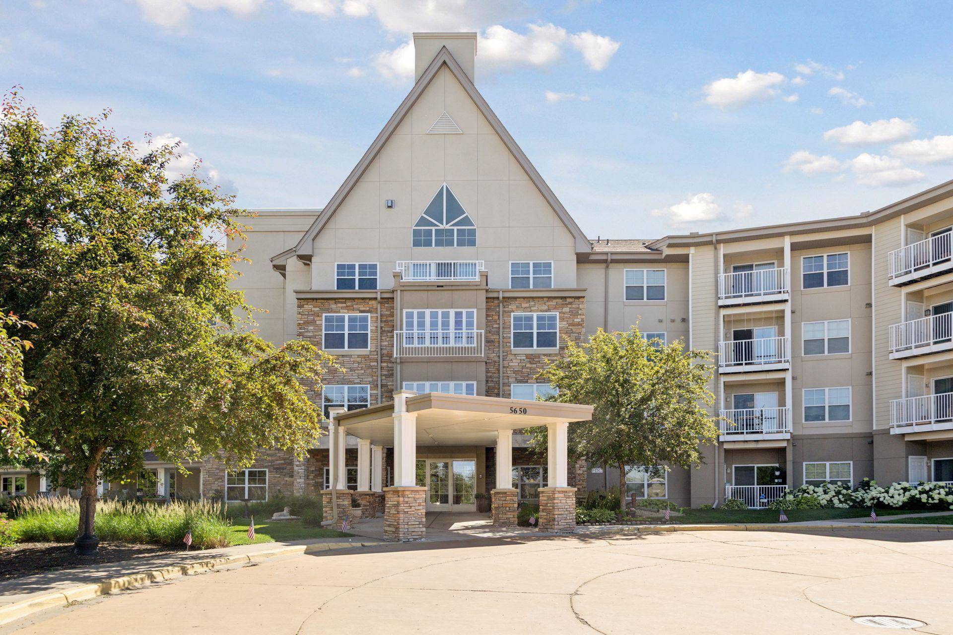 5650 Boone AVE N #112, New Hope, MN 55428