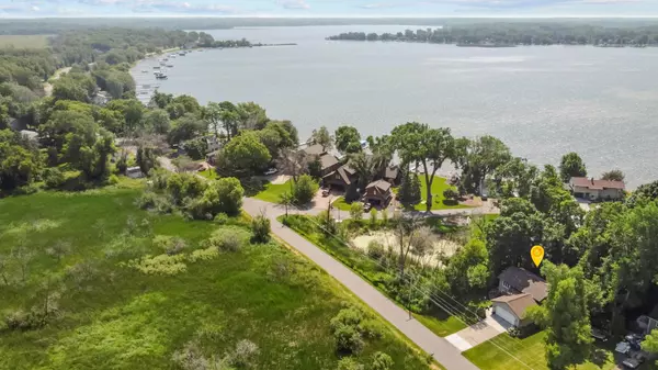 Forest Lake, MN 55025,7723 N Shore CIR N