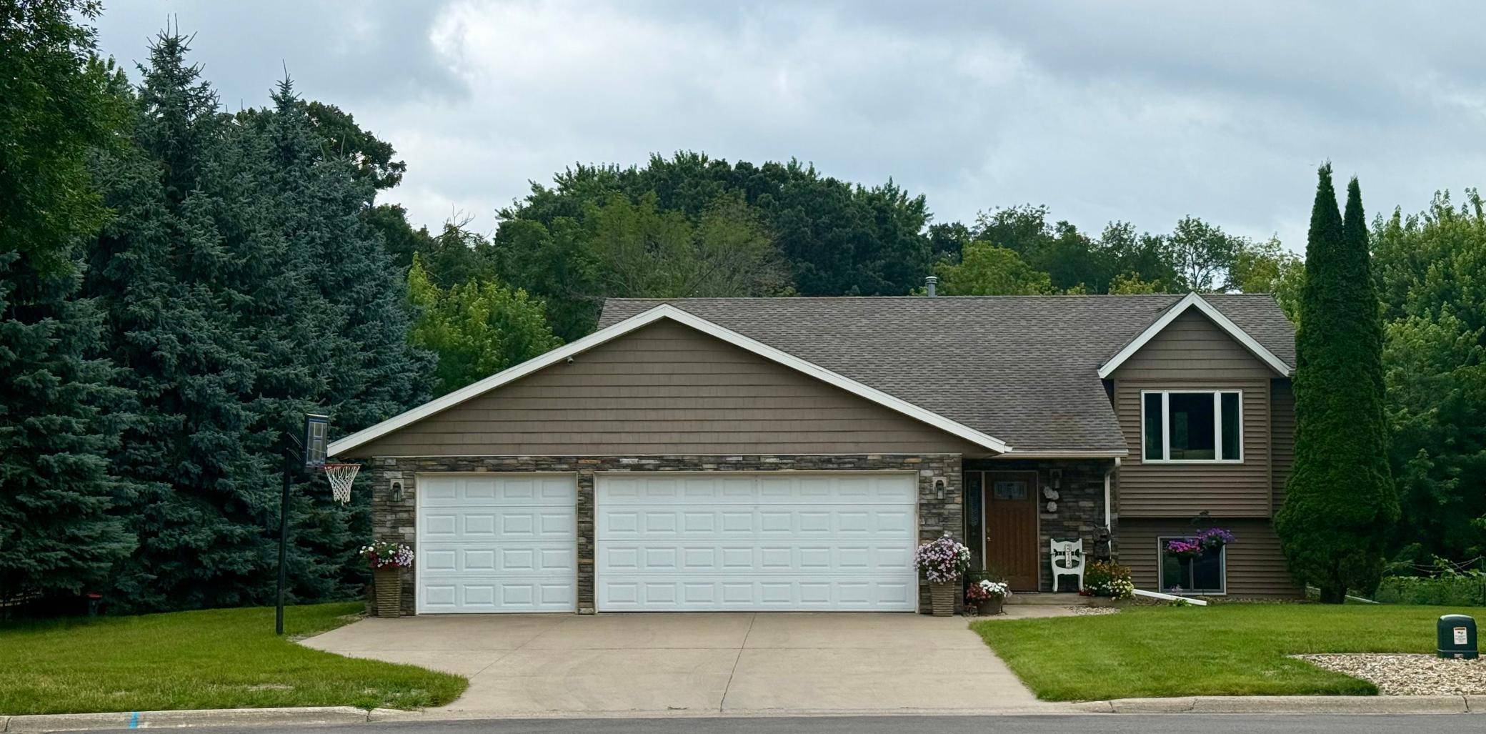 313 Bancroft DR, Albert Lea, MN 56007
