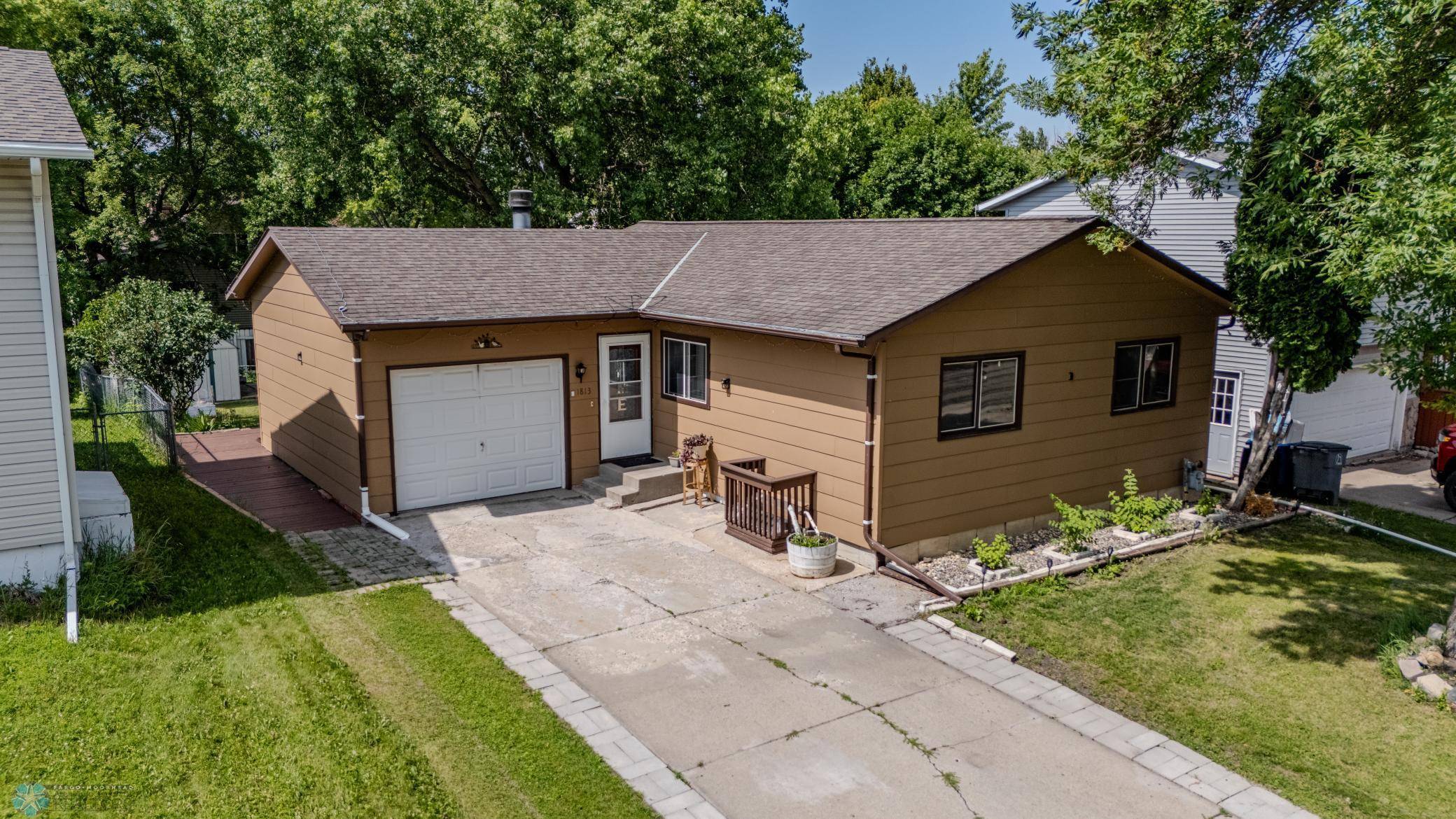 1813 29th Street CIR S, Moorhead, MN 56560