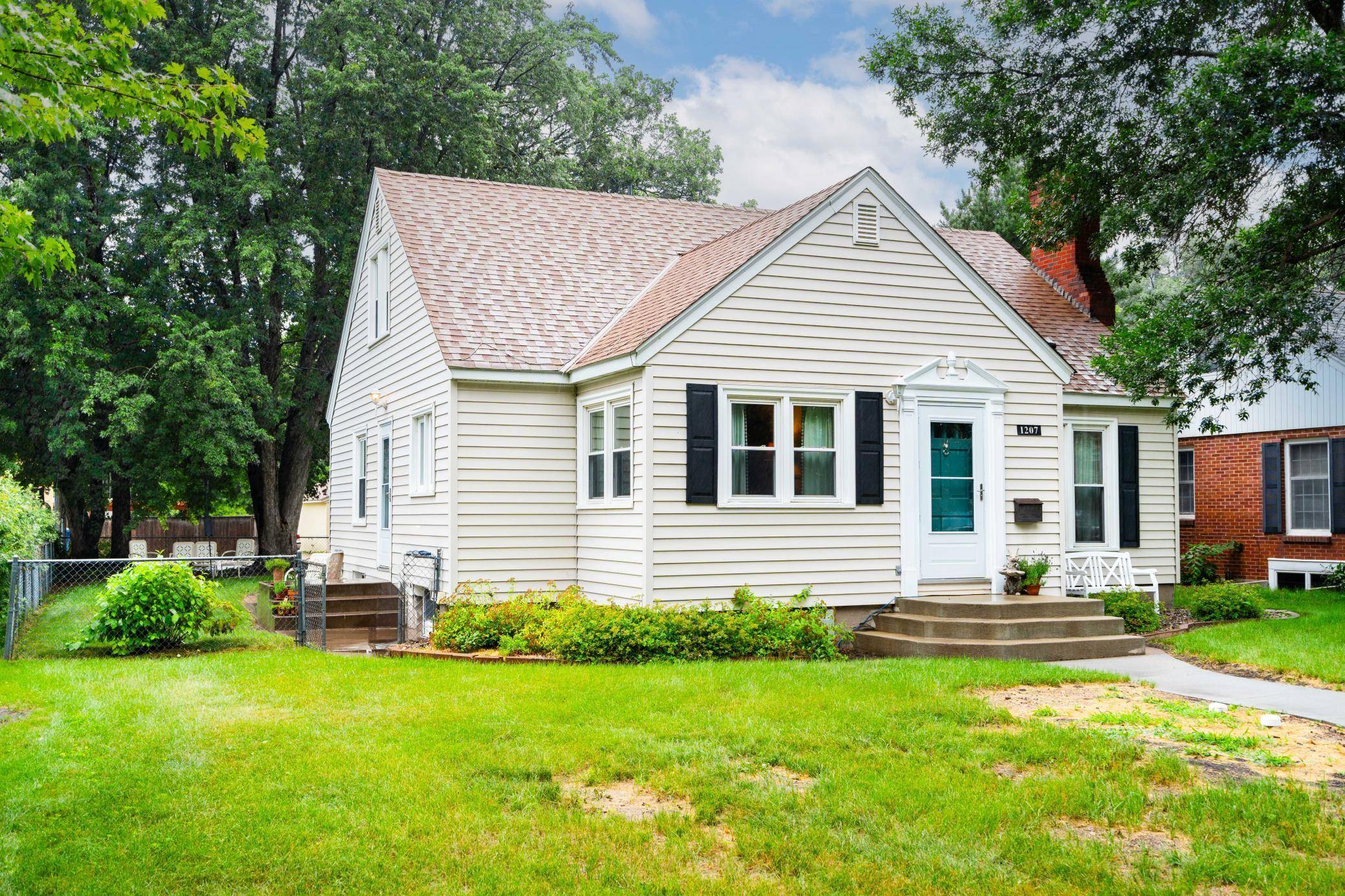 Saint Cloud, MN 56303,1207 6th AVE N