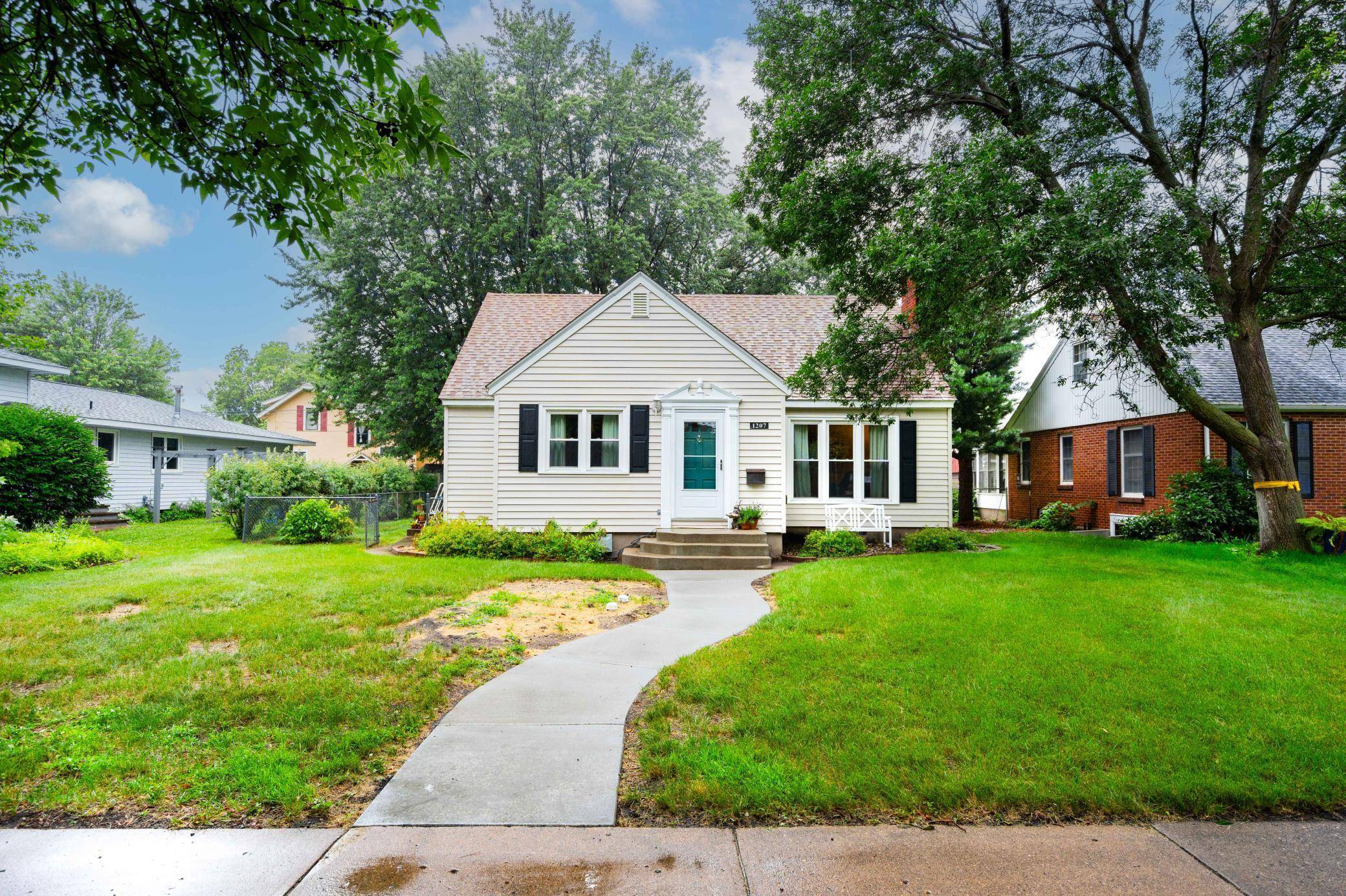 Saint Cloud, MN 56303,1207 6th AVE N