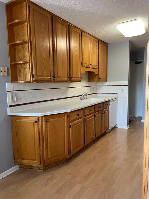 Edina, MN 55435,4101 Parklawn AVE #202
