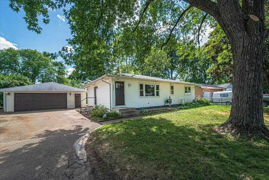 2034 Emerald LN, Eagan, MN 55122