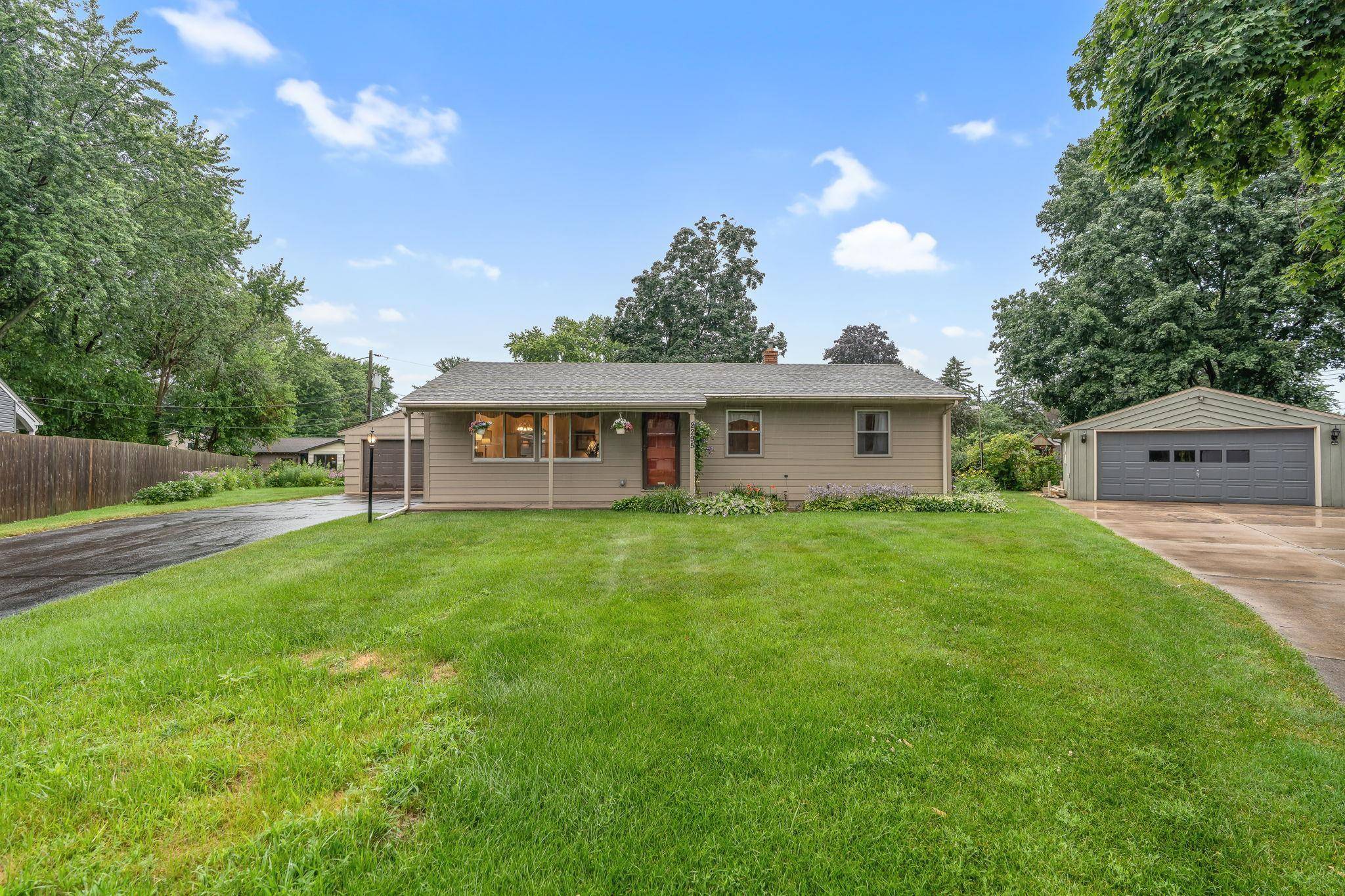 White Bear Lake, MN 55110,2295 Sierra DR