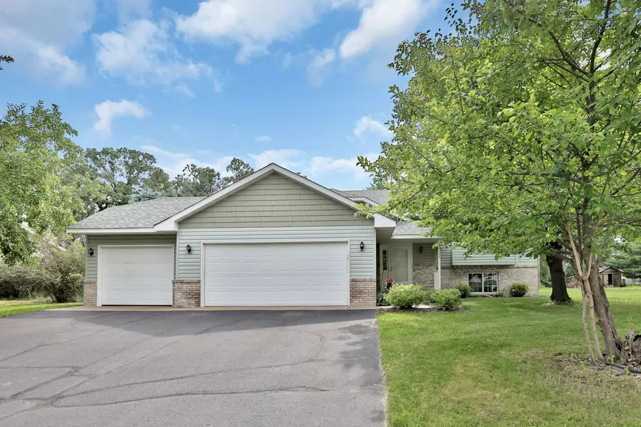 39153 Riverside CT, North Branch, MN 55056