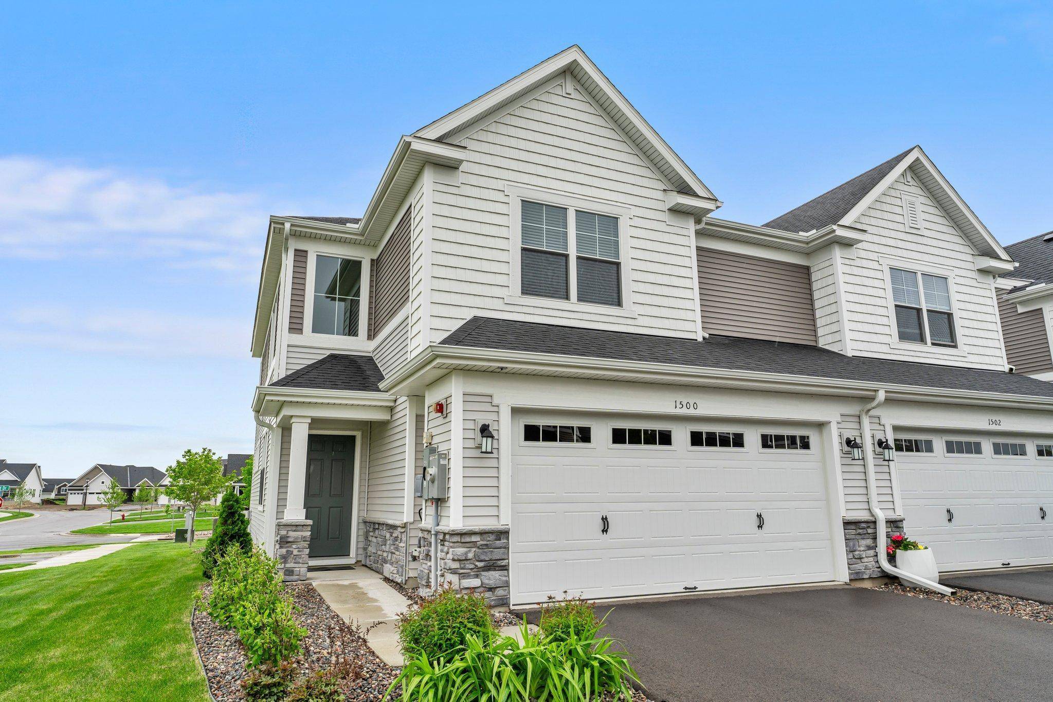 1500 Dogwood LN, Carver, MN 55315
