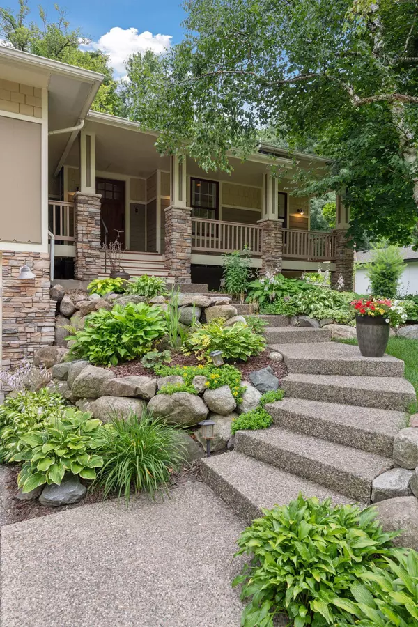 Wayzata, MN 55391,220 Glenbrook RD N