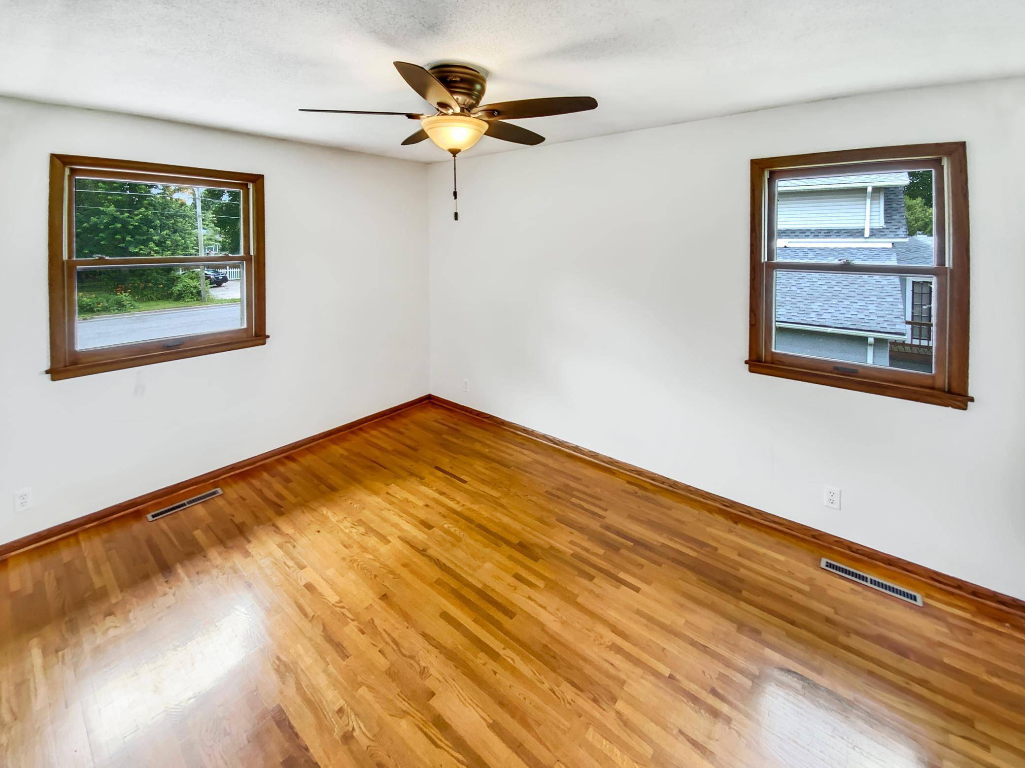 Northfield, MN 55057,706 Greenvale AVE W