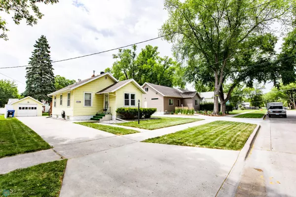 Fargo, ND 58103,1526 9th AVE S