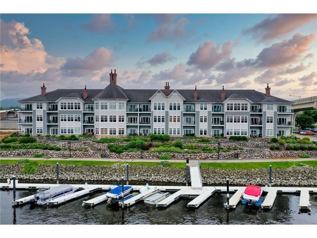 Wabasha, MN 55981,225 Lawrence BLVD W #404