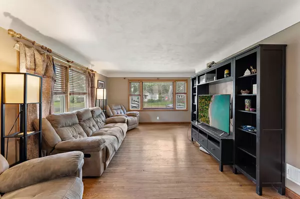 South Saint Paul, MN 55075,847 4th AVE S