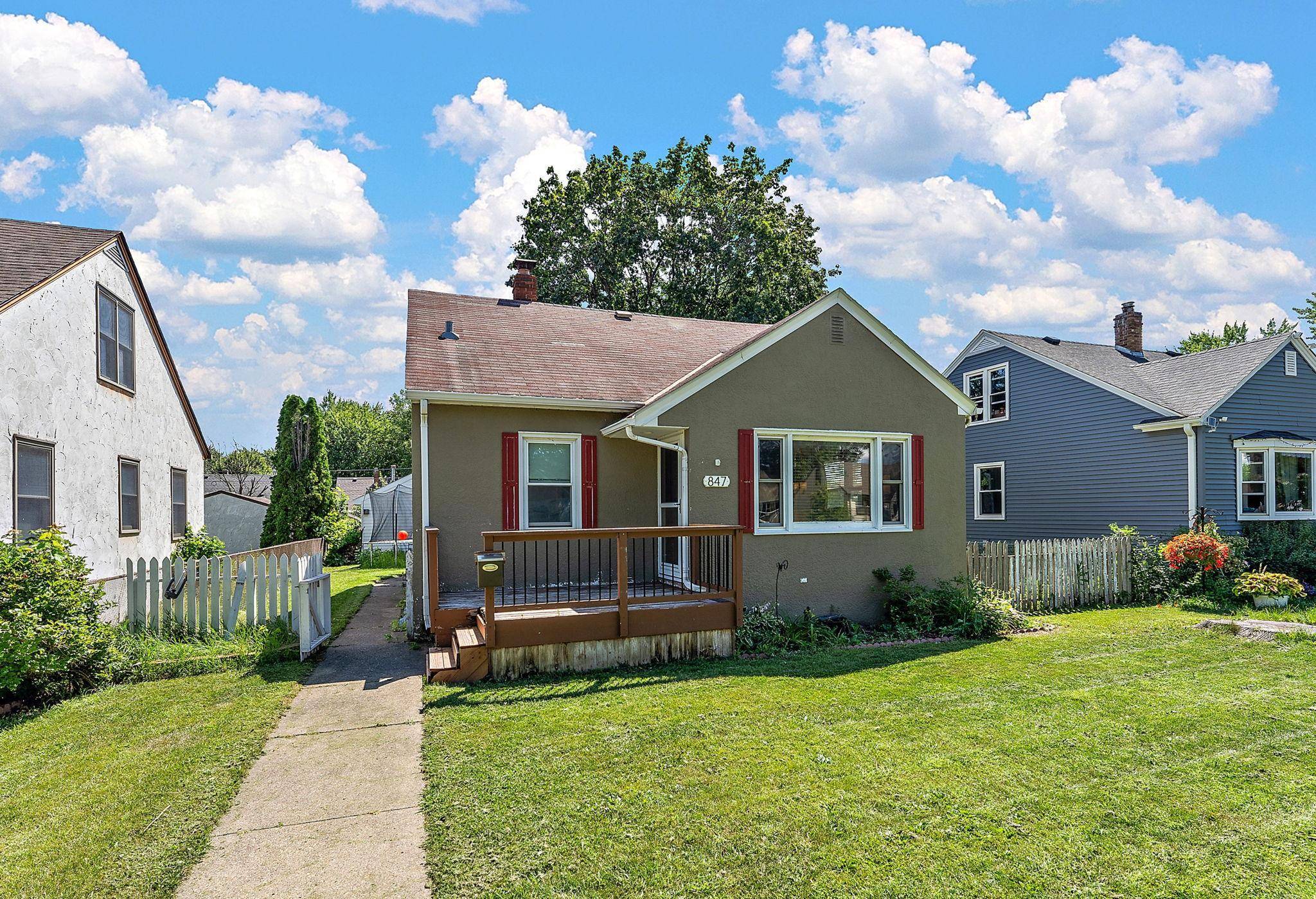 South Saint Paul, MN 55075,847 4th AVE S