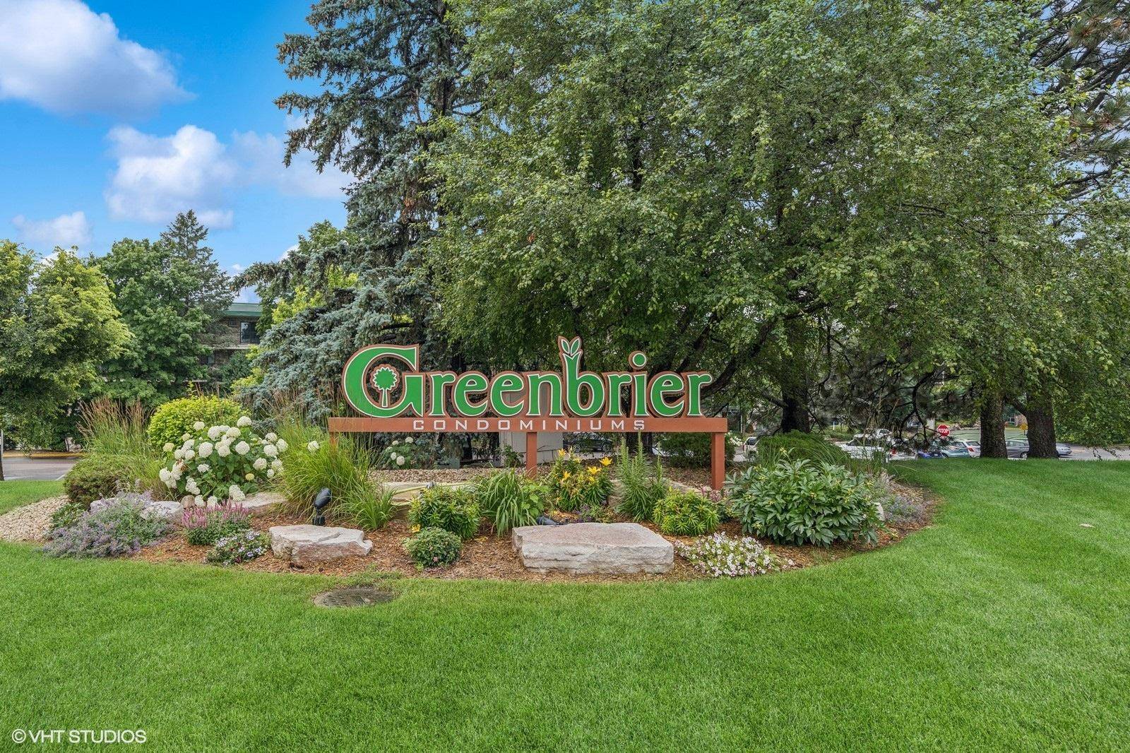 10401 Cedar Lake RD #209, Minnetonka, MN 55305