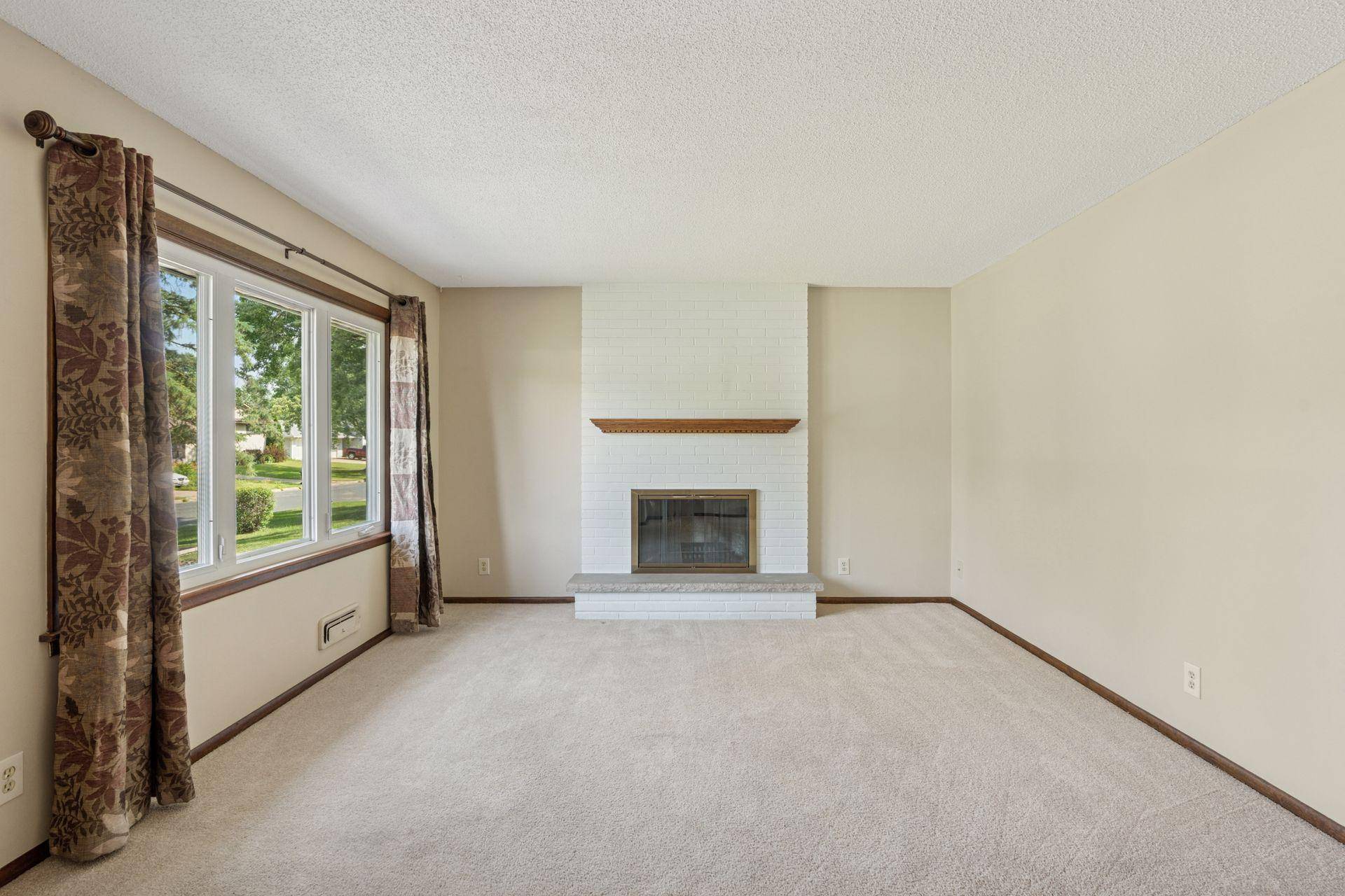 Coon Rapids, MN 55433,2672 106th LN NW