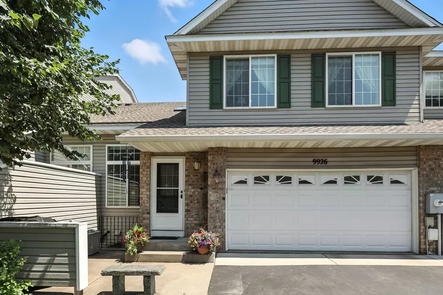 9926 Hamlet CT S, Cottage Grove, MN 55016