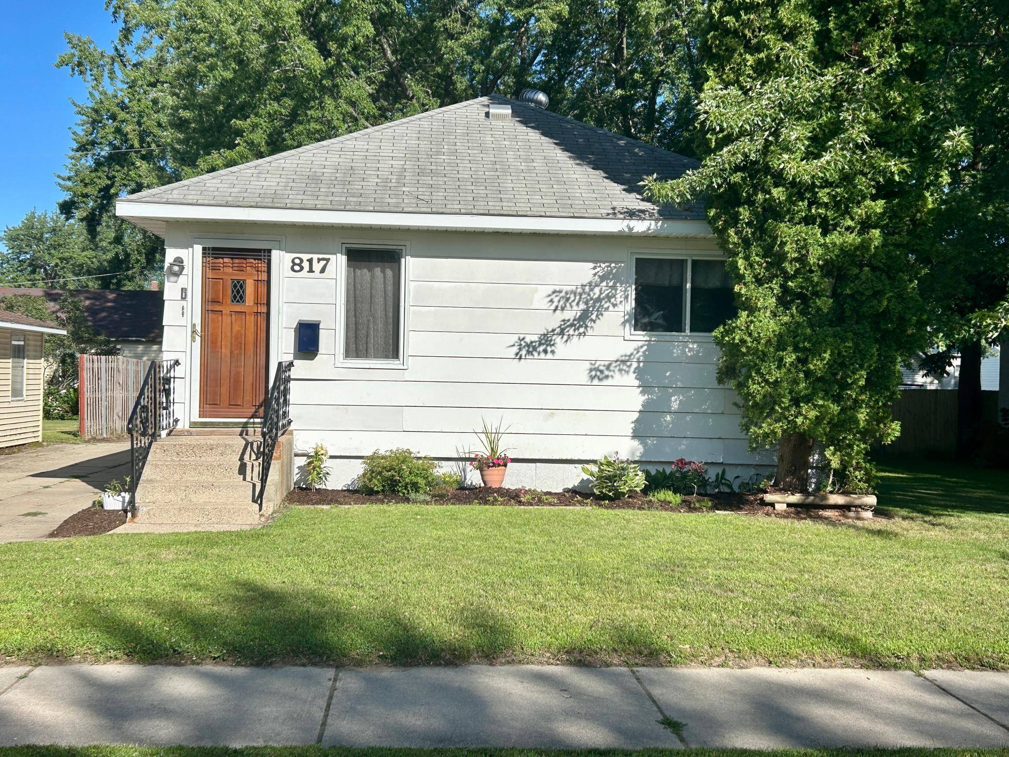 Wadena, MN 56482,817 1st ST SW