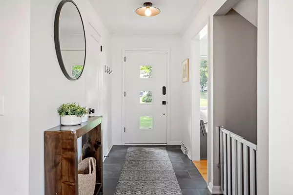 Edina, MN 55436,5829 Eastview DR