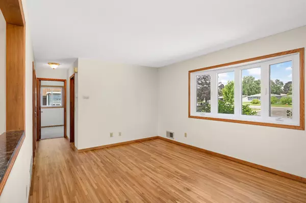 Inver Grove Heights, MN 55076,4096 71st ST E