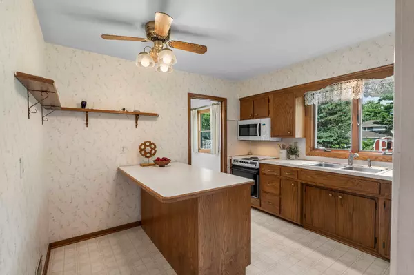 Shakopee, MN 55379,1015 Main ST S