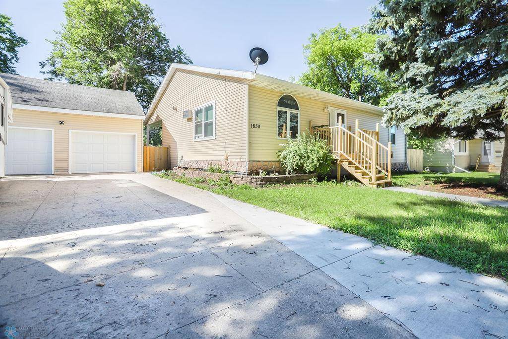 1830 5th AVE S, Fargo, ND 58103