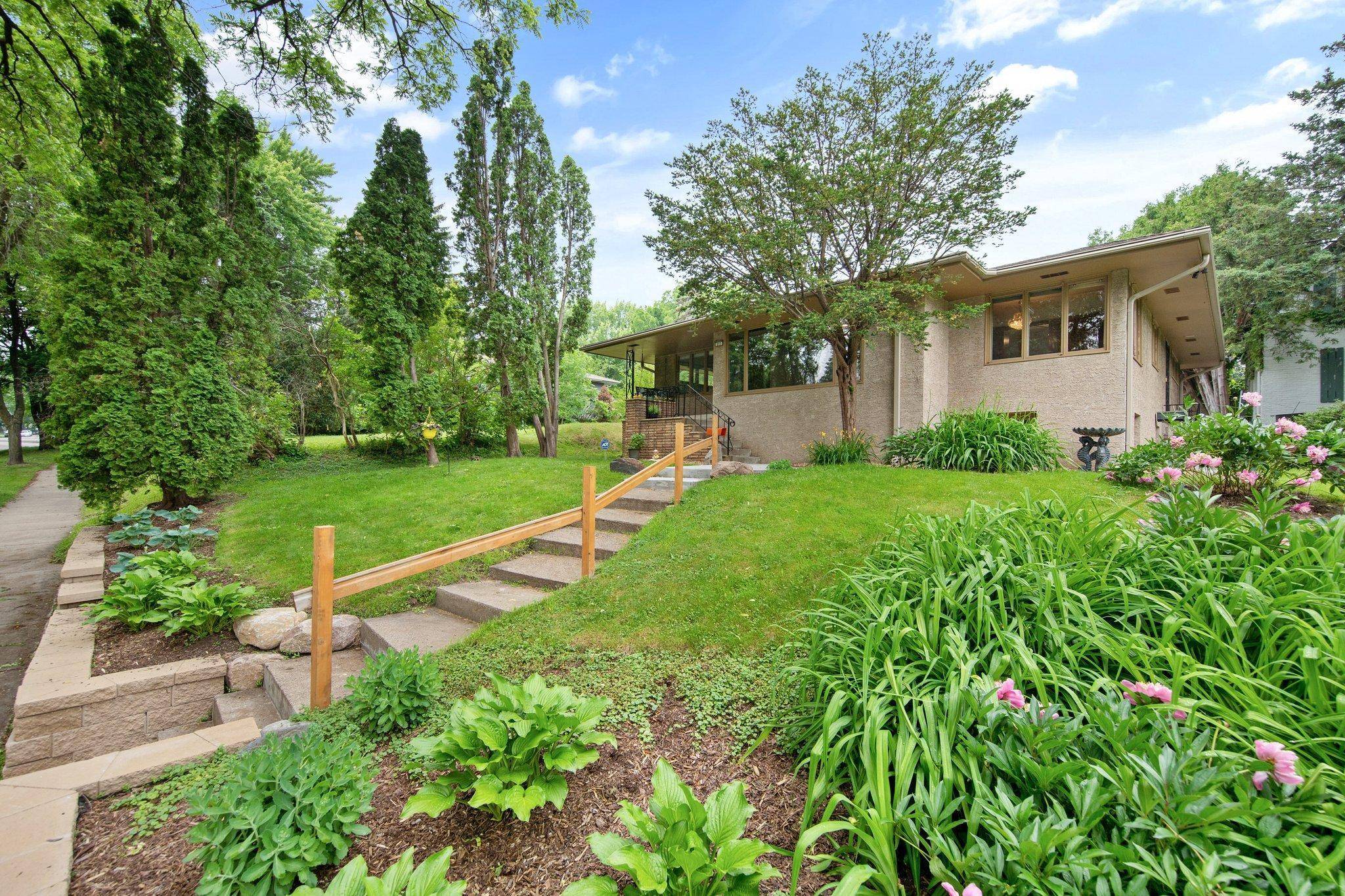 West Saint Paul, MN 55118,895 Humboldt AVE